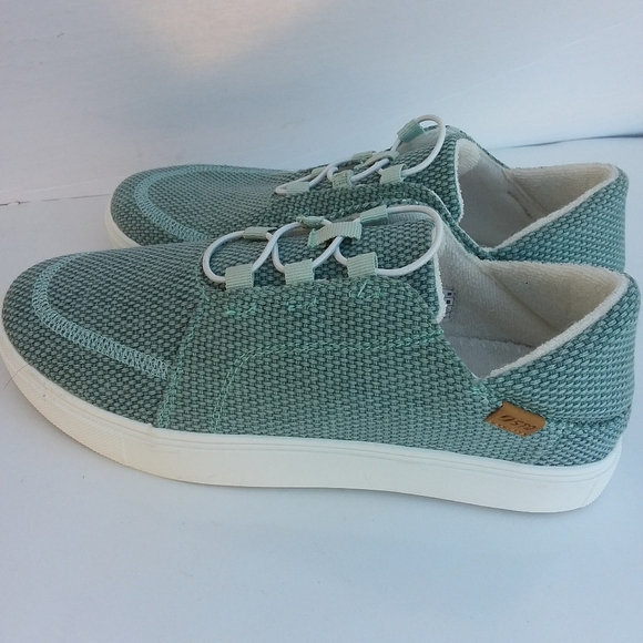 Teal Canvas Sneakers with White Soles 8.5 - Picture 1 of 6